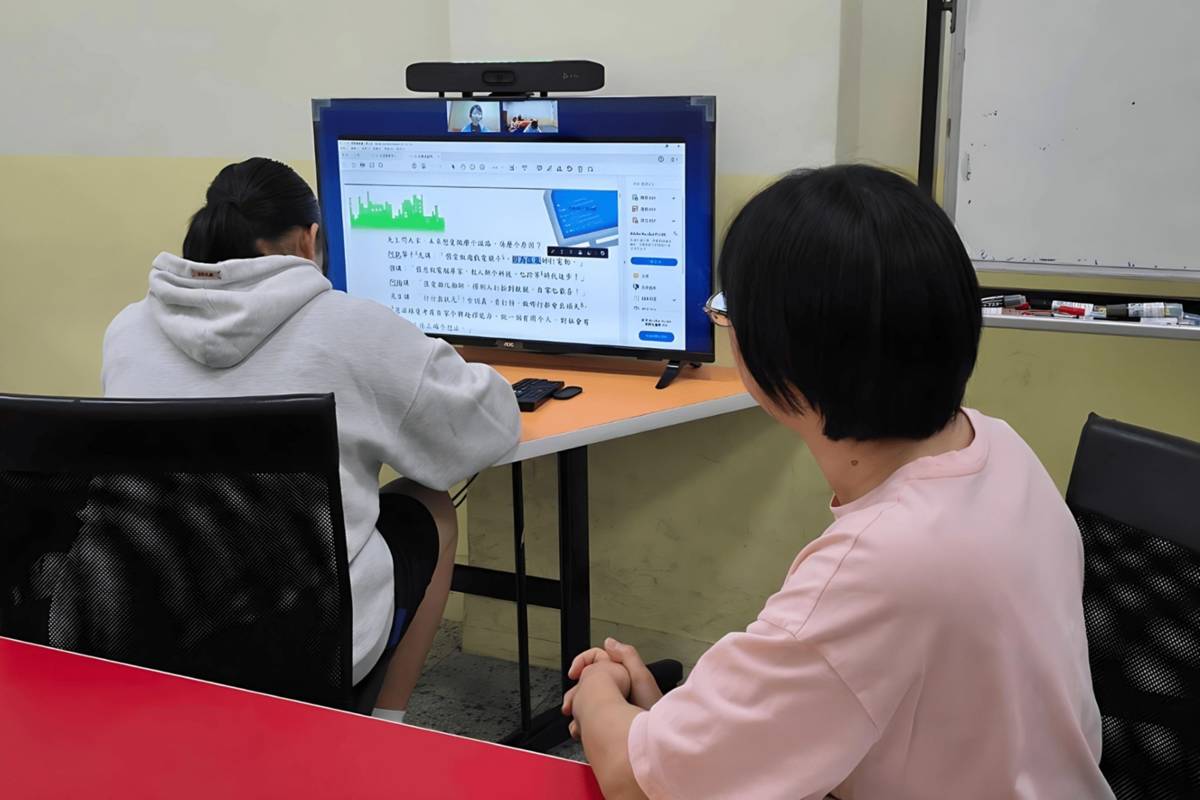高中生透過直播共學本土語，臺北市士林高商搭配電子教材，即時掌握課程進度