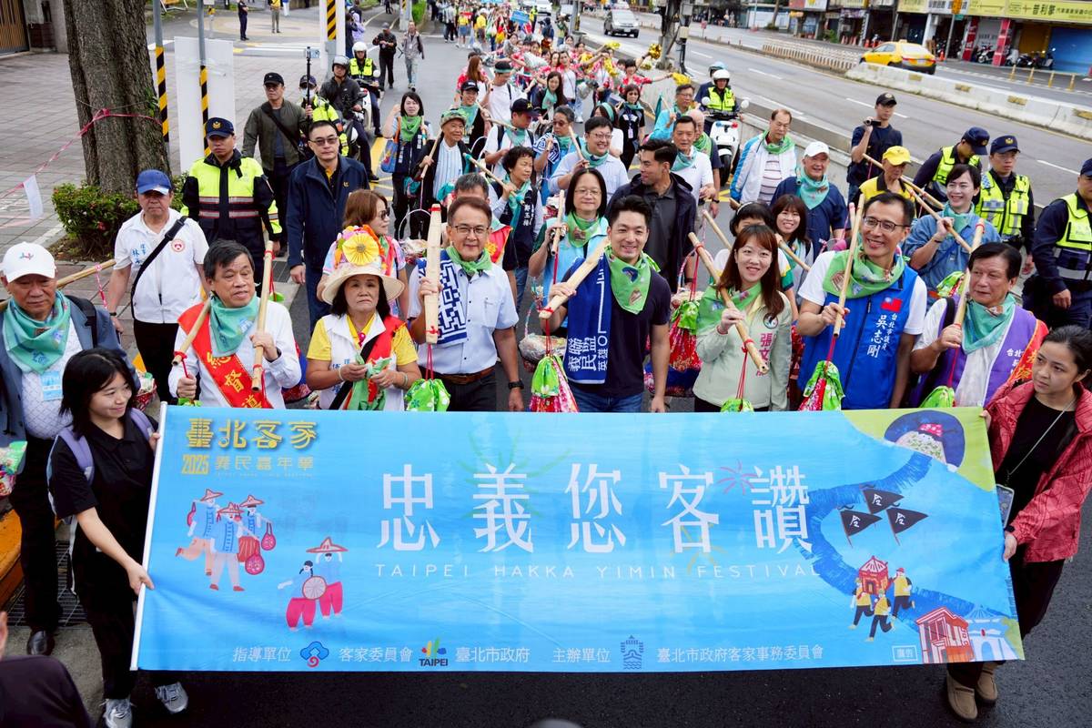 蔣萬安市長參與挑擔踩街(臺北市政府秘書處提供)
