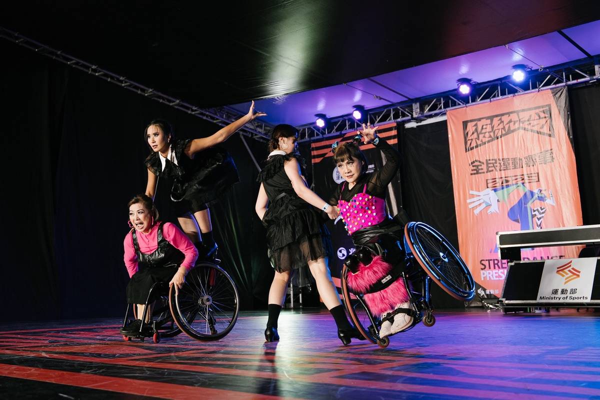 「2025總統盃全民運動賽事－街舞大賽」北區複賽All style 排舞輪椅舞者參與比賽。（運動部提供）