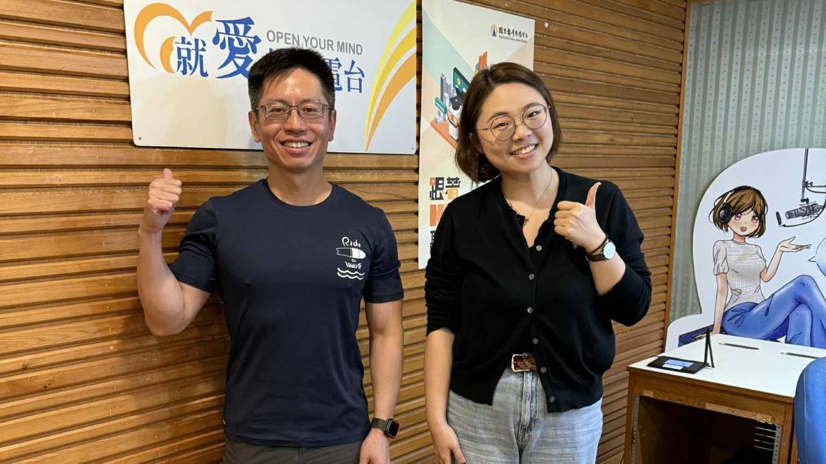 海管處-國家公園海洋教育中心吳岱穎老師(左)