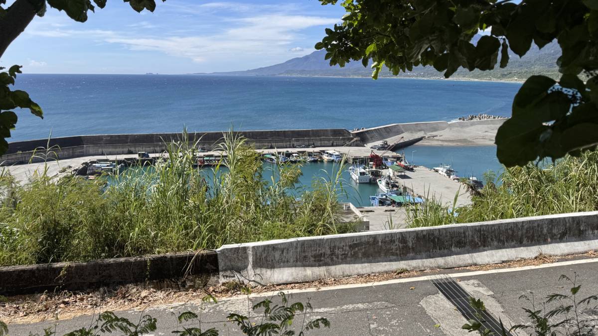 臺東縣長濱國中鄰近太平洋學校旁即是長濱漁港