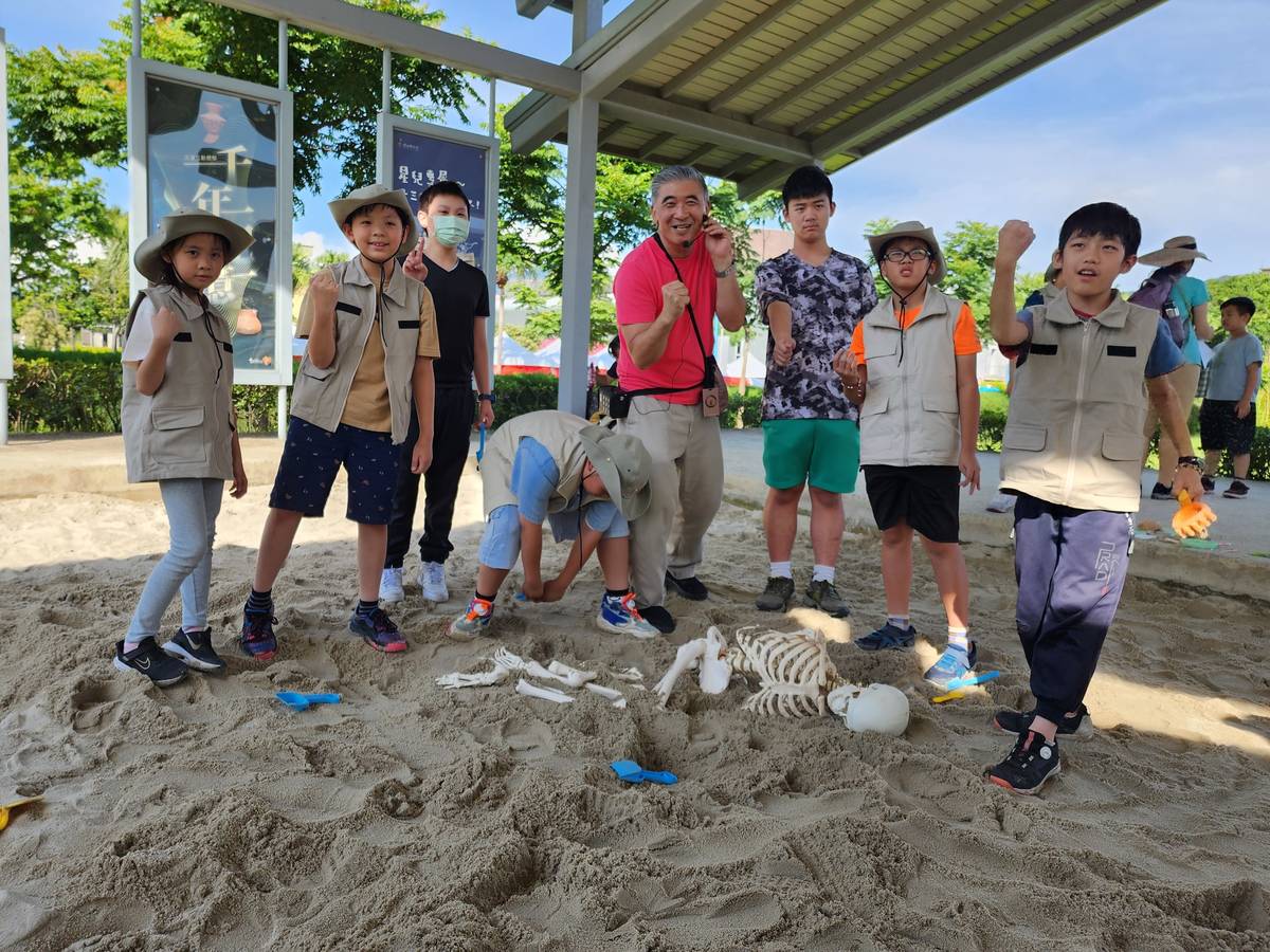 新北市立十三行博物館(機關(構)組特優)設計考古學家職人體驗課程，深受歡迎