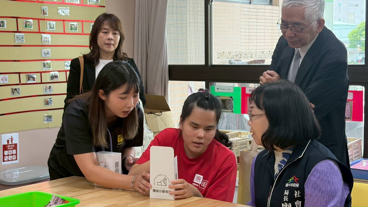 局長與小作所學員互動