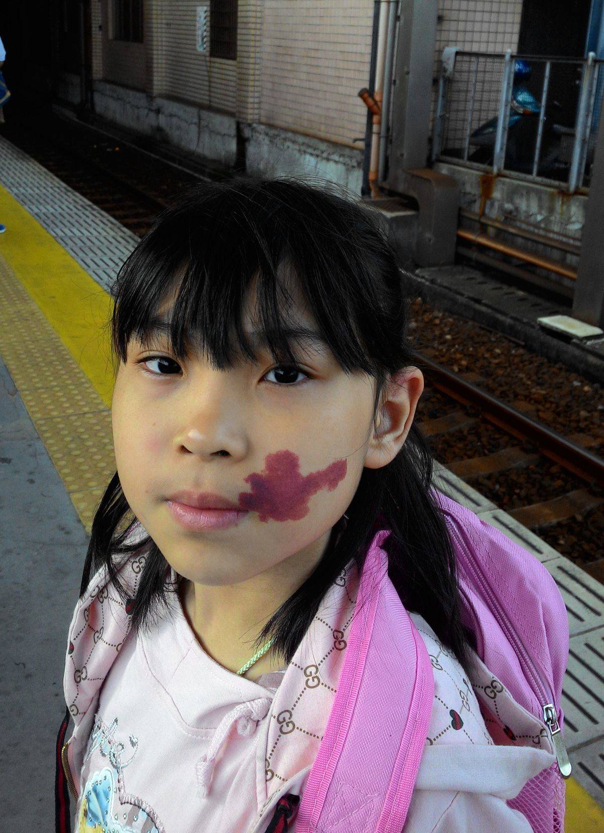 夢想成為服裝造型師的小昕，喜歡為創作角色設計獨一無二的衣裳