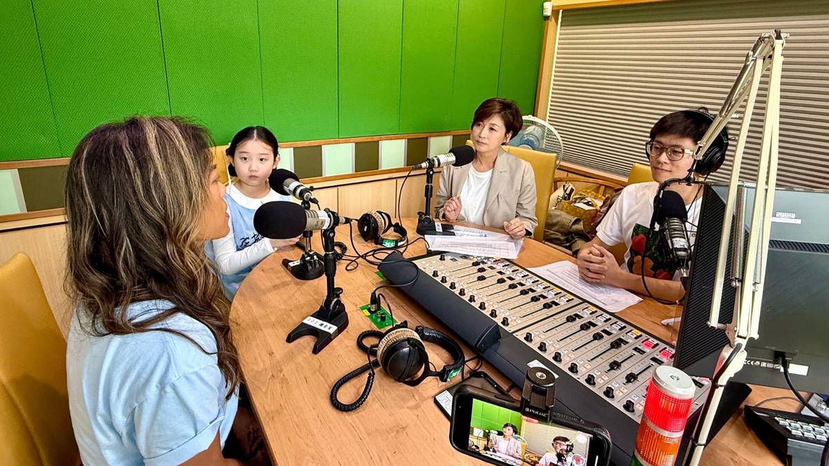 《左撇子女孩》團隊接受青年轉動全球專訪