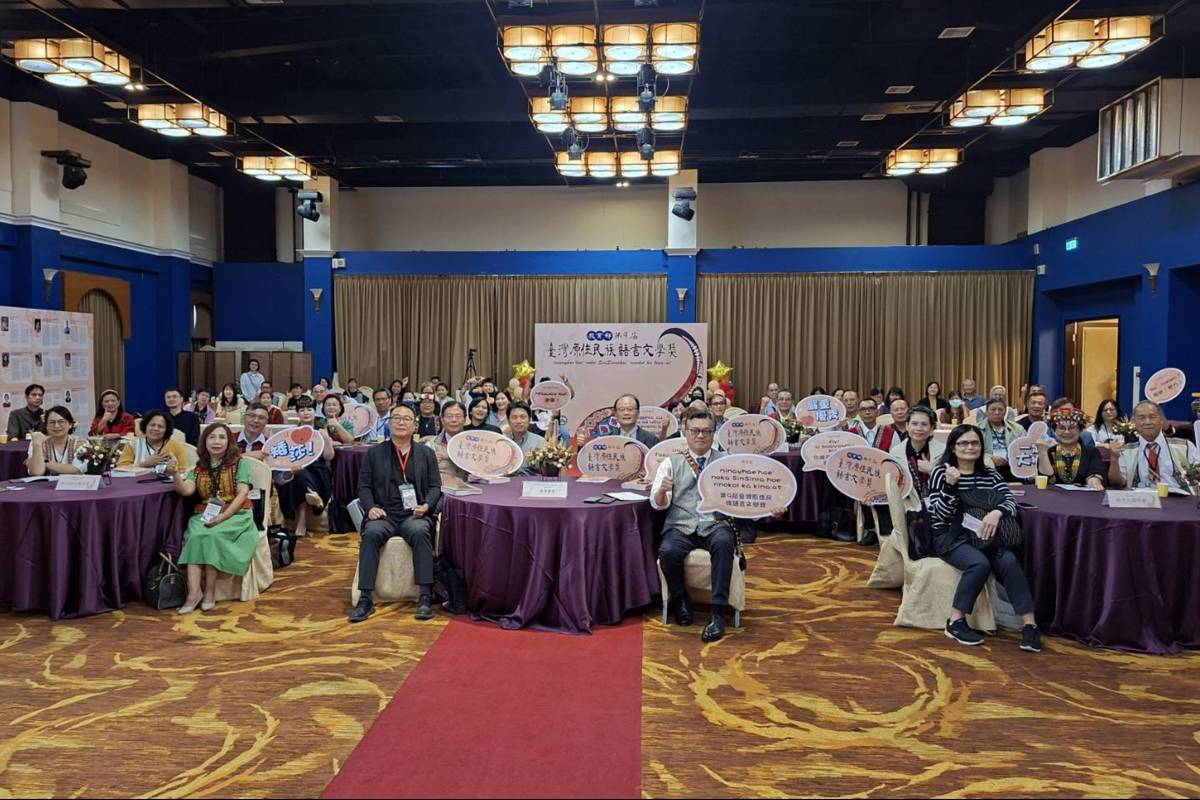 第9屆臺灣原住民族語言文學獎獲獎者合影