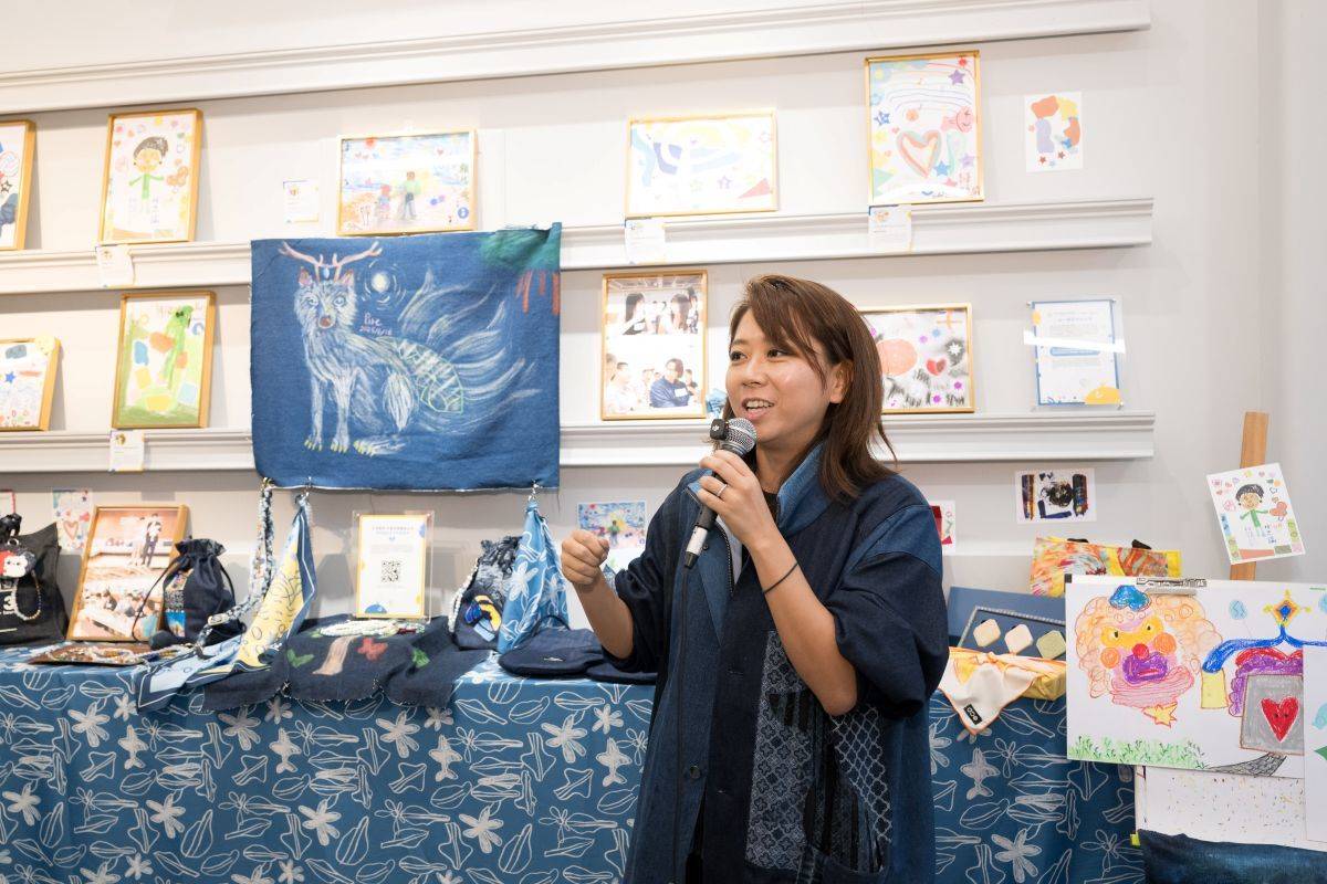 Story Wear創辦人陳冠百表示，腦麻青年與藝人共創作品會在House of Story Wear永續百貨展出

