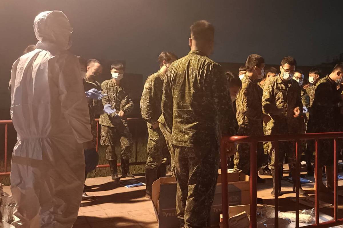 國軍化學兵10月30日晚間徹夜支援案例場清消