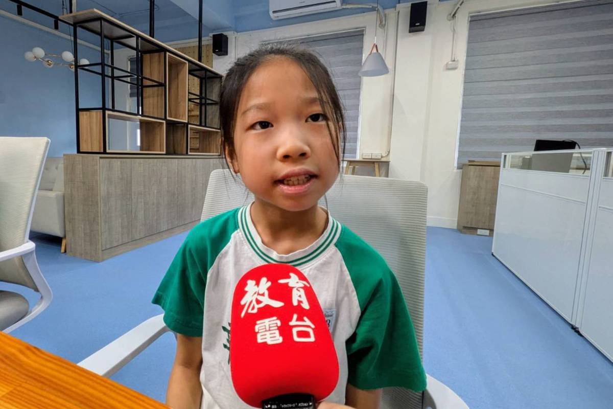 學生胡喜文印象深刻的是乳牛會依序排隊等候擠乳

