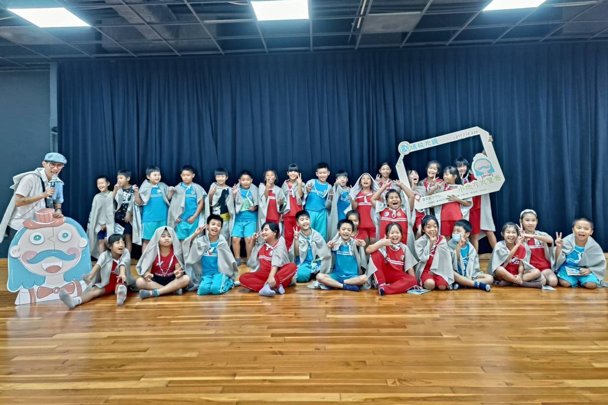 《劇場放大鏡》互動式場館導覽活動，今年度首次結合校外文化體驗，臺東縣政府文化處以「探險」為主題，帶領師生揭開劇場的幕後世界。