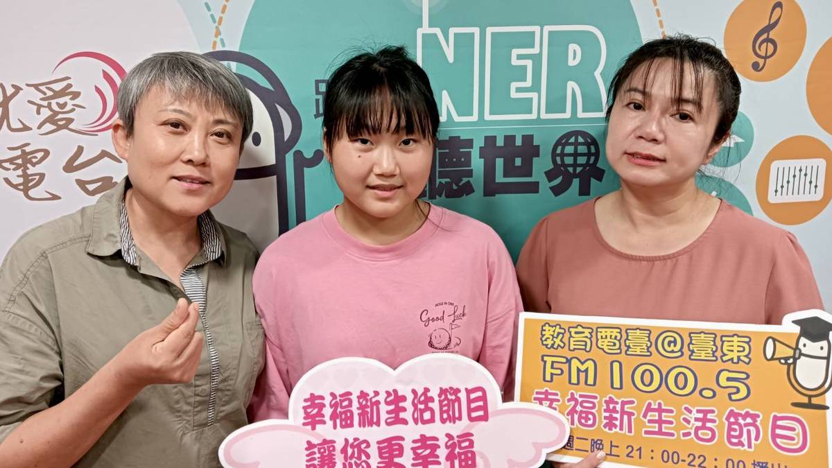 來賓與主持人合影