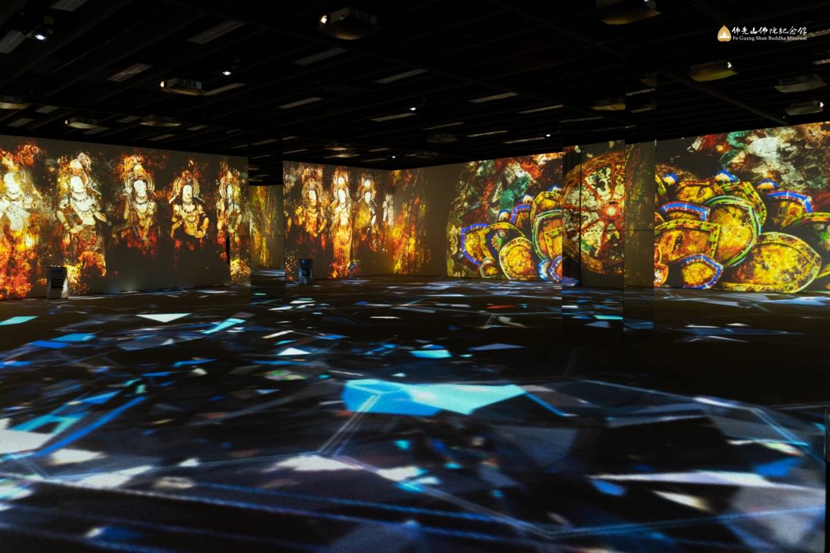 「華彩萬象─石窟藝術沉浸體驗」之「沉浸體驗廳」。