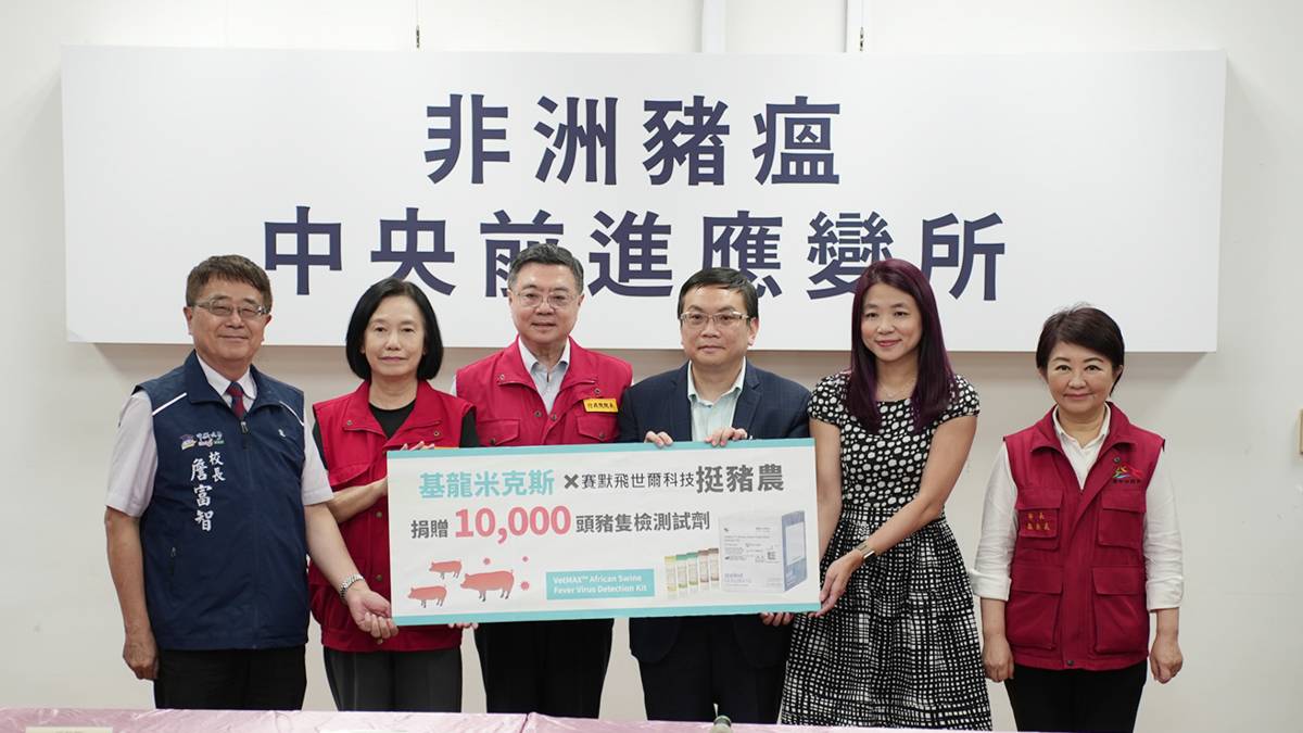 興大校長詹富智（圖左）興大教授具有快速將廚餘轉化為堆肥以及生質能的技術，中央與地方政府有需要，興大隨時願意支援。