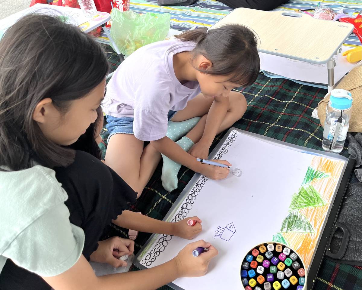 全國寫生日臺東場，小朋友共同創作。