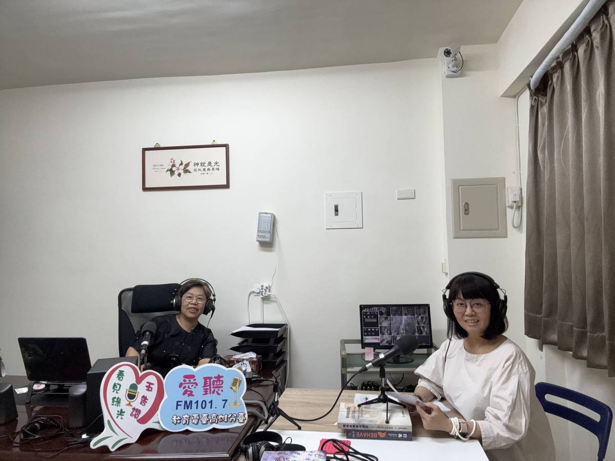 社團法人高雄市愛種樹協會鄭婉如(右)