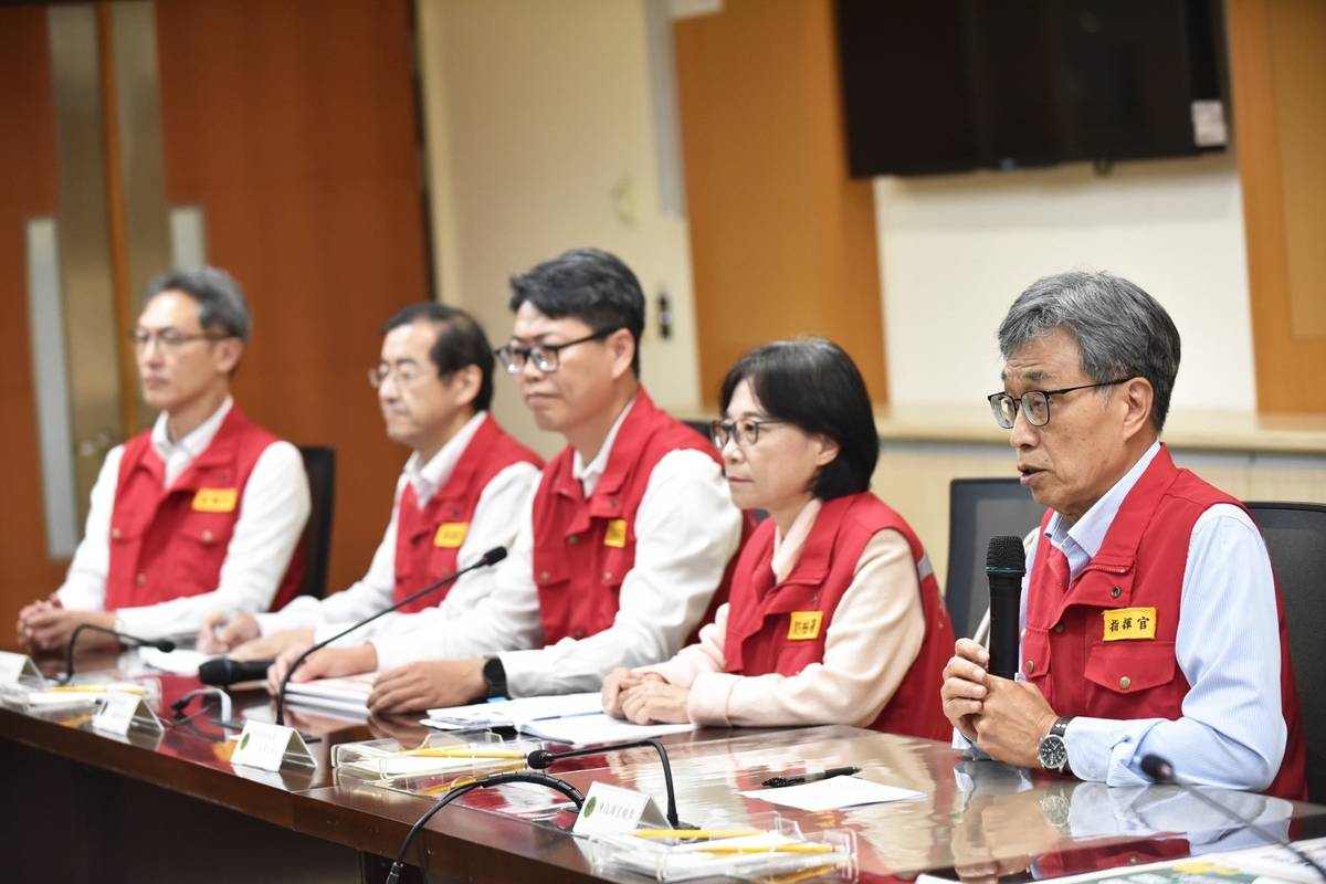 非洲豬瘟中央災害應變中心今（5）日召開第48次會議，由農業部陳駿季指揮官主持。照片／農業部提供