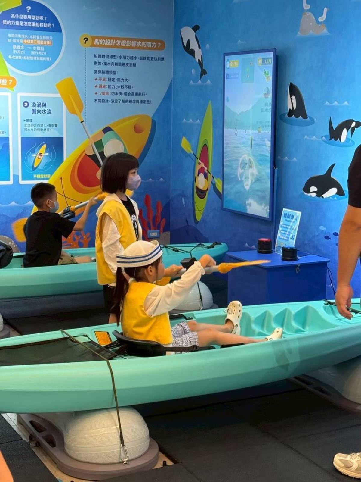 海科館獨木舟冒險互動體驗不用濕身也能輕鬆享受划槳競速的樂趣