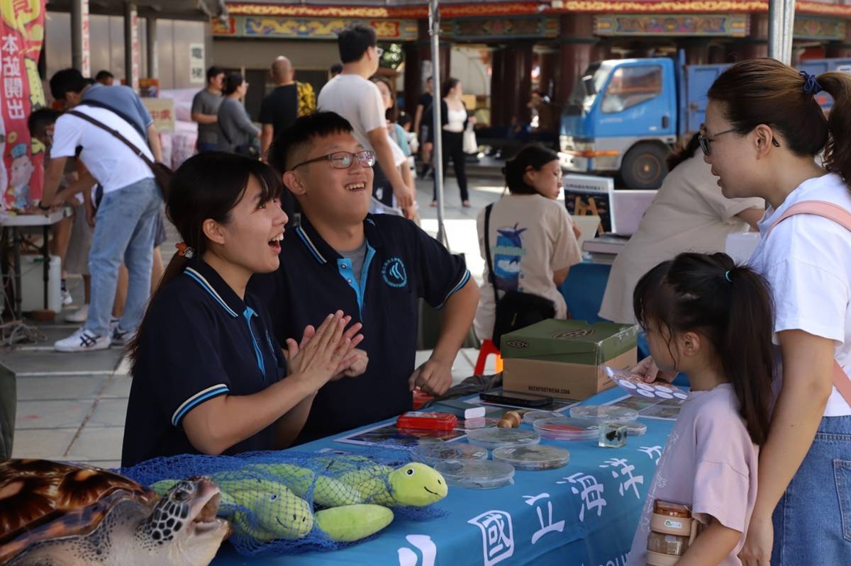 漁識場科學市集邀請學校、教育單位和研究團隊等轉化研究成果、知識，讓民眾輕鬆學習、體驗。