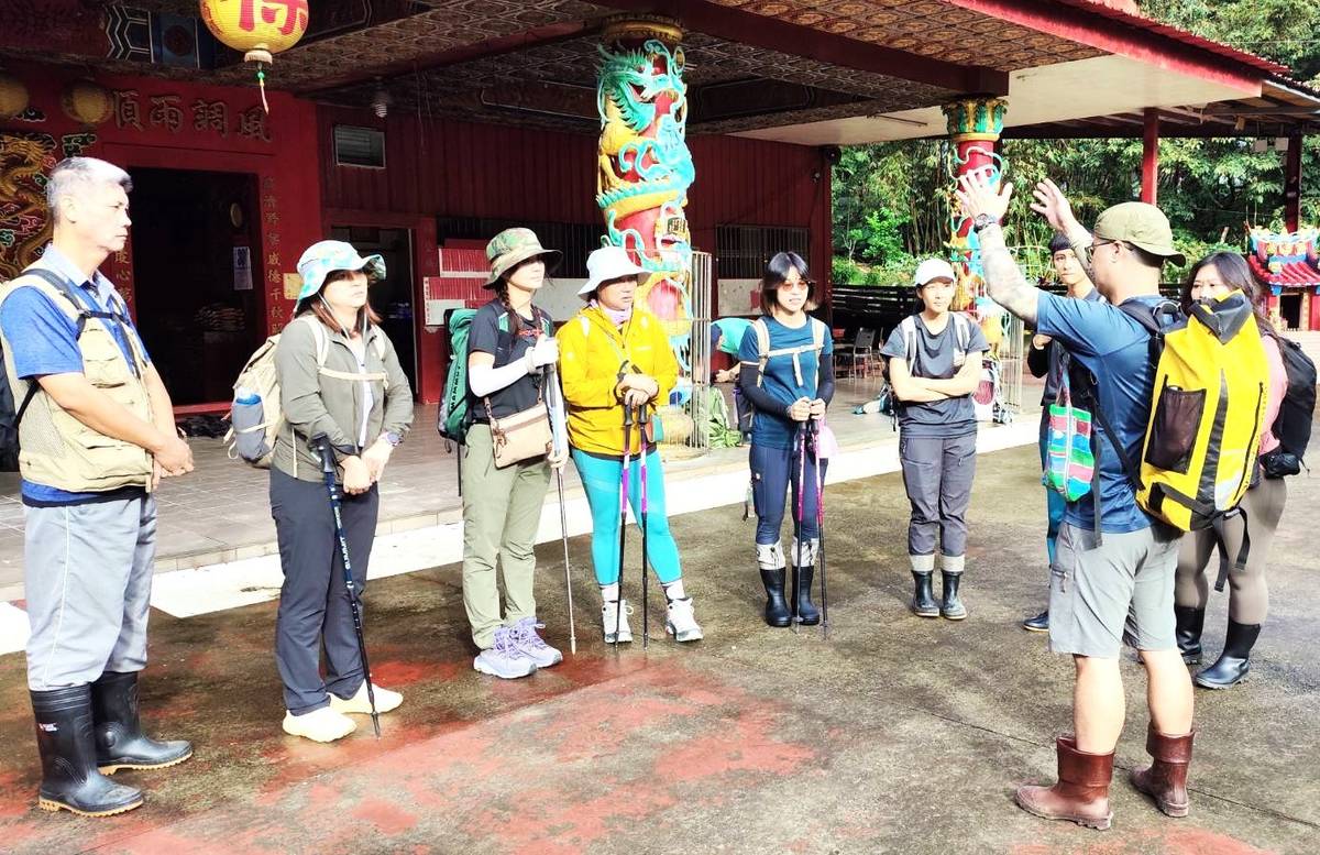 入山前指導各項安全提醒及任務分工