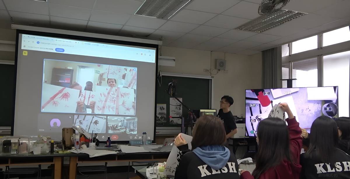 基隆高中以「墨影山水：水墨技法初探」為主題，美術班學生與澳洲師生同步進行書法與 (教育部提供)