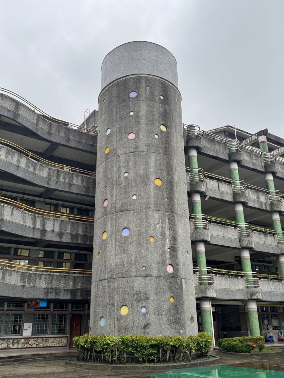 宜蘭國小無障礙電梯因故障且未符法規，無法使用，改善後重生並獲合法保障