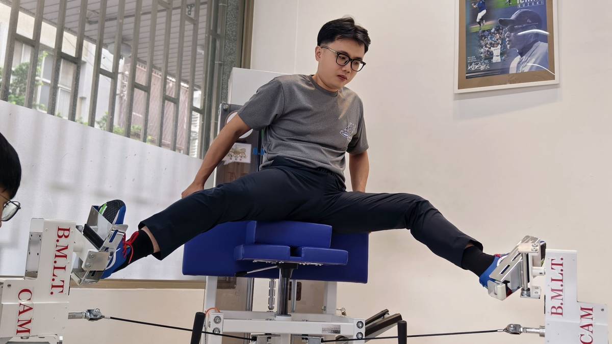 「大人字」初動負荷訓練，嘉義大林慈濟醫院運醫中心主任陳韋任醫學博士。