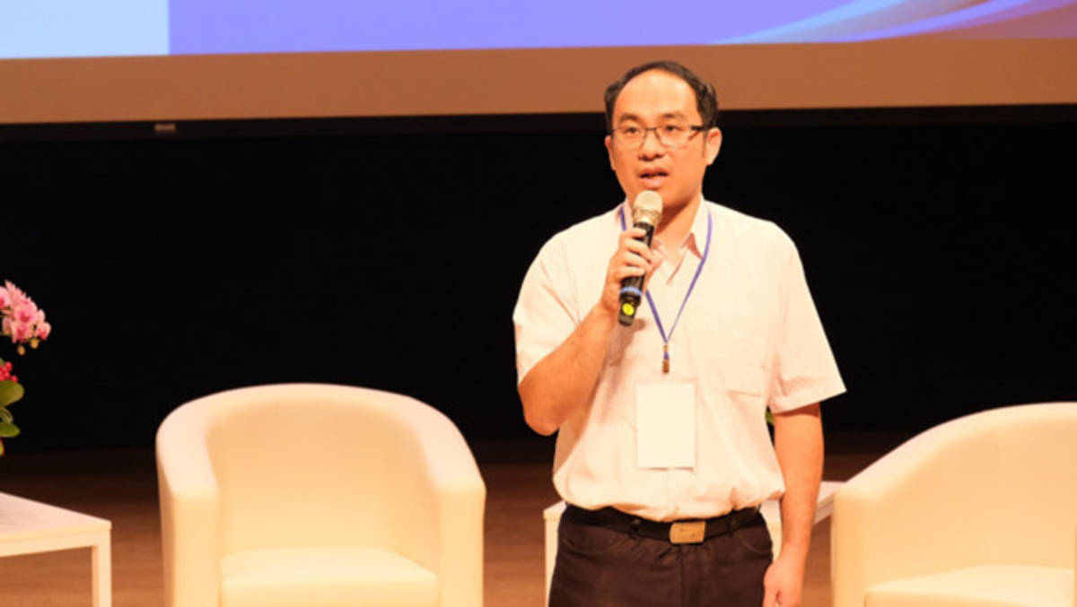 北市教育局主任秘書鍾德馨指出，AI時代改變學習的樣貌，但更重要的是要回到以學生為本