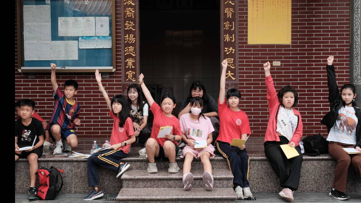 新興國小走訪黃純賓宗祠熱情提問搶答(圖片/微光生活設計室提供)