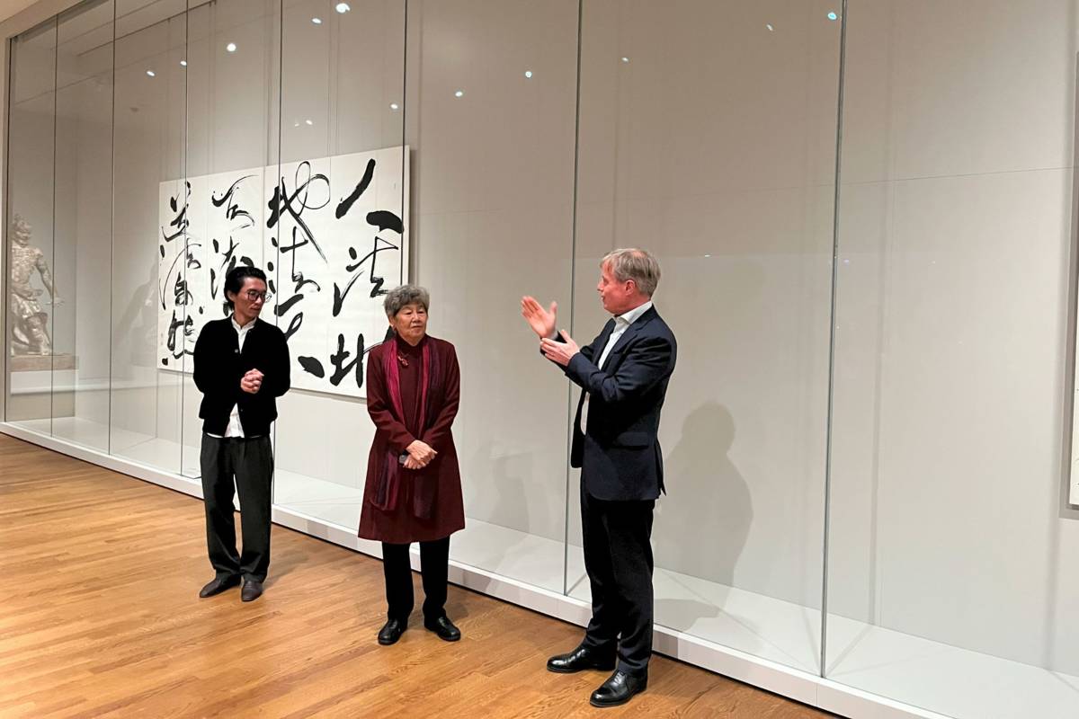 董陽孜（中）親赴荷蘭出席開幕活動。（巴文中心提供）