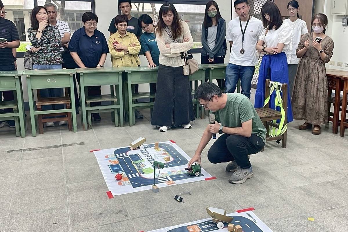 北市組團參訪高雄市中正高中，觀摩交安結合資訊科技，推動交通教育交流