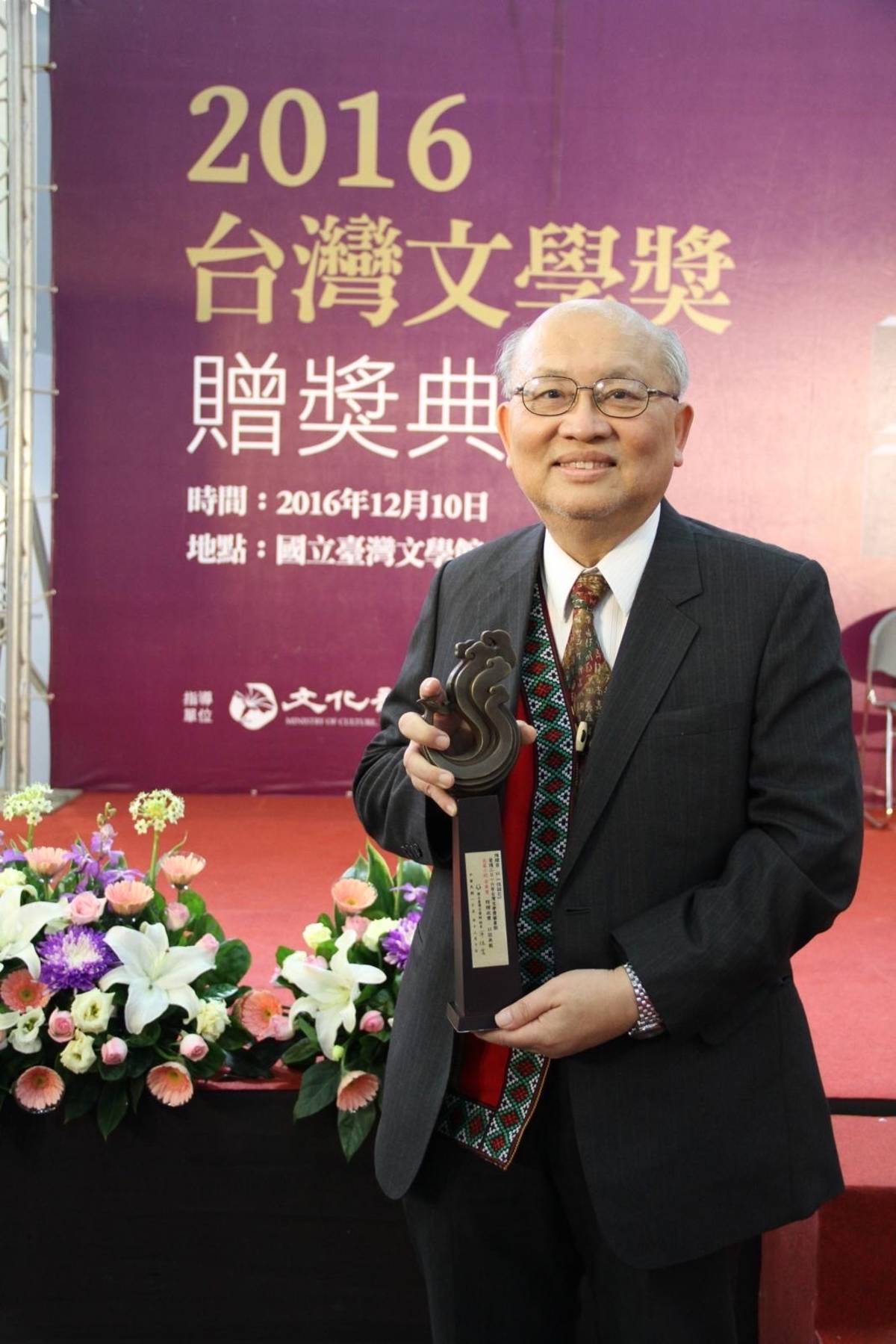 醫師作家陳耀昌獲得「2016臺灣文學獎金典獎」圖書類長篇小說金典獎，贈獎典禮身影。（國立臺灣文學館提供）