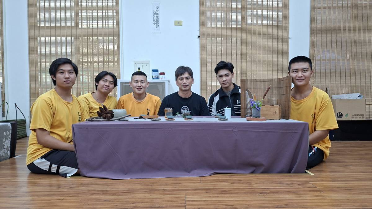 受訪師生（左起）林天賜、林天賦、周令安、陳宗祈、黃冠宇、施宇哲