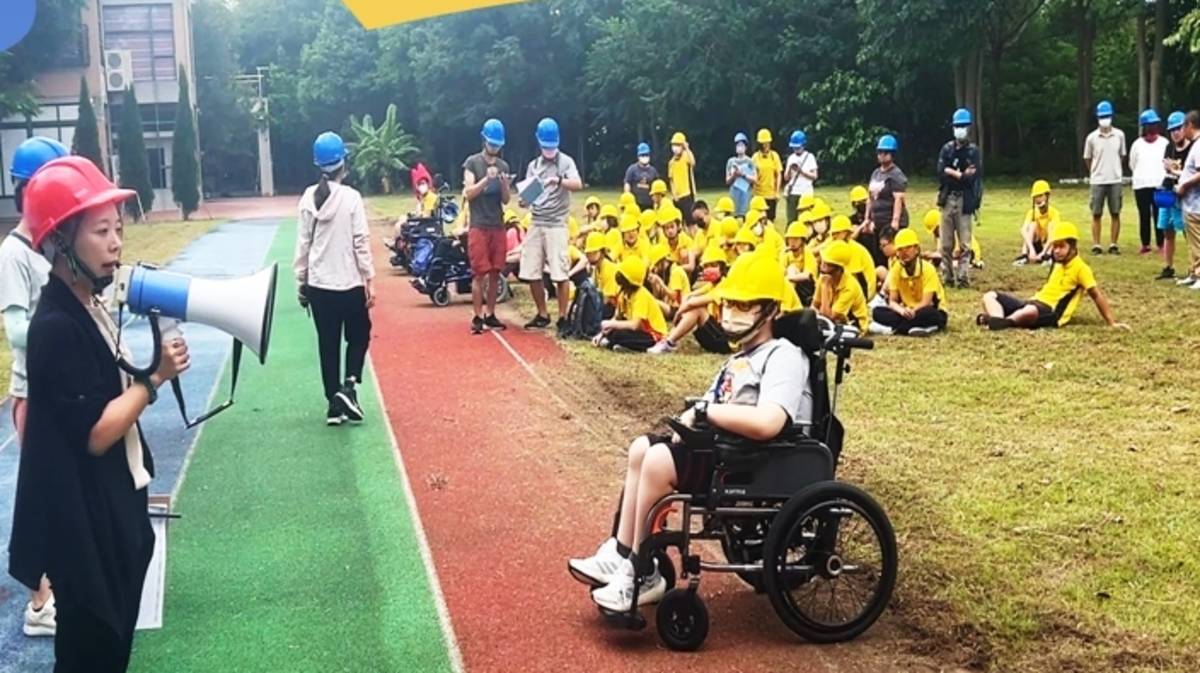 苗栗縣政府教育處以「苗繪防災新藍圖、栗足安全堅磐石」為核心理念，持續推動防災教育計畫，期望透過課程融入、系統建置與跨校合作，全面提升師生的防災素養，打造具有韌性與永續力的教育環境。