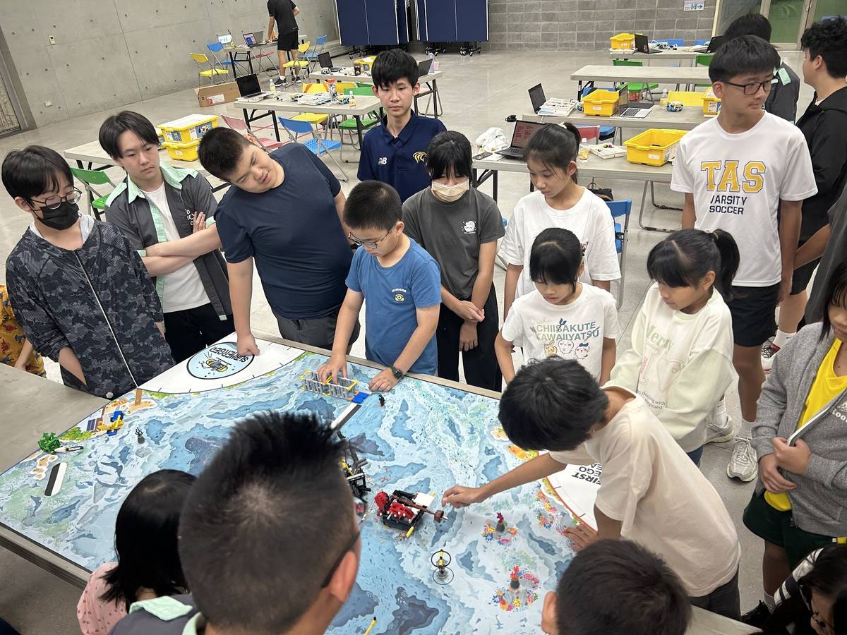 機器人完成設定後展開挑戰任務