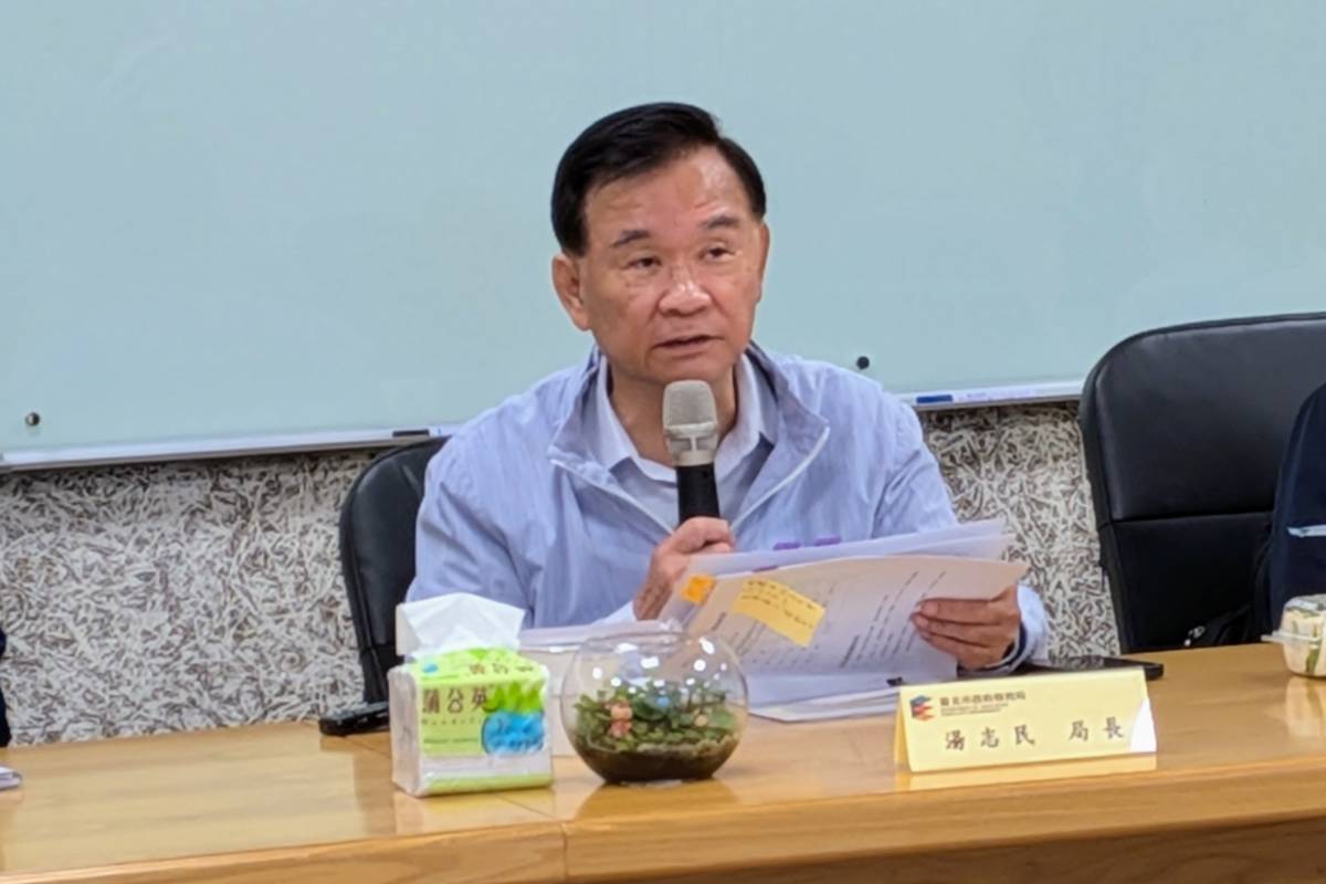 教育局湯志民局長表示，為讓「減碳」行動在校園生活中實踐，教育局全面推動低碳上學