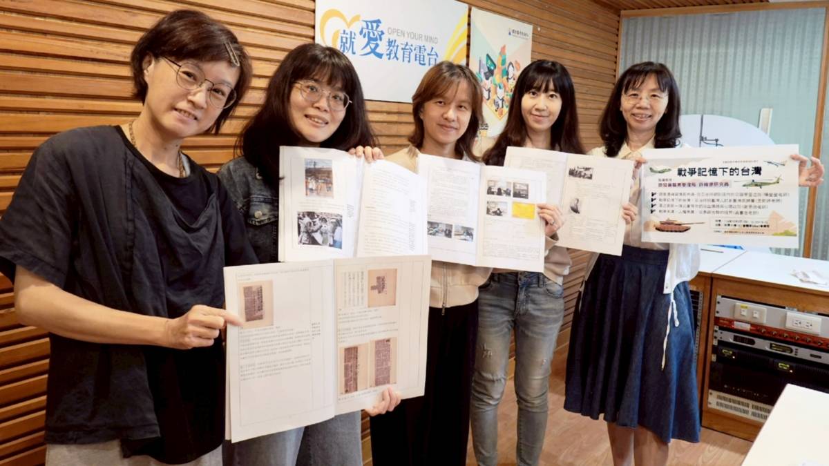 照片從右至左為:海青工商國訓中心高中專班執行秘書林世芝、國訓中心/海青工商國文老師謝易珈、日語老師楊瑩瑩與歷史老師王薪婷
