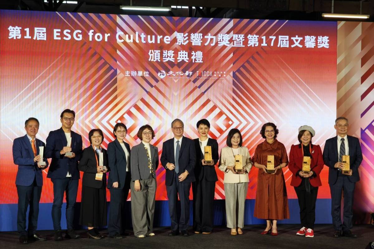 文化部與文化內容策進院今天(21日)舉辦第1屆ESG for Culture影響力獎暨第17屆文馨獎頒獎典禮，得獎者合影。