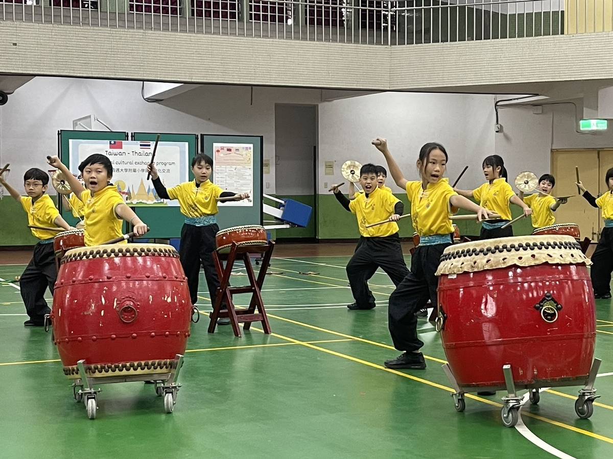 東湖舞獅隊鼓陣精彩演出