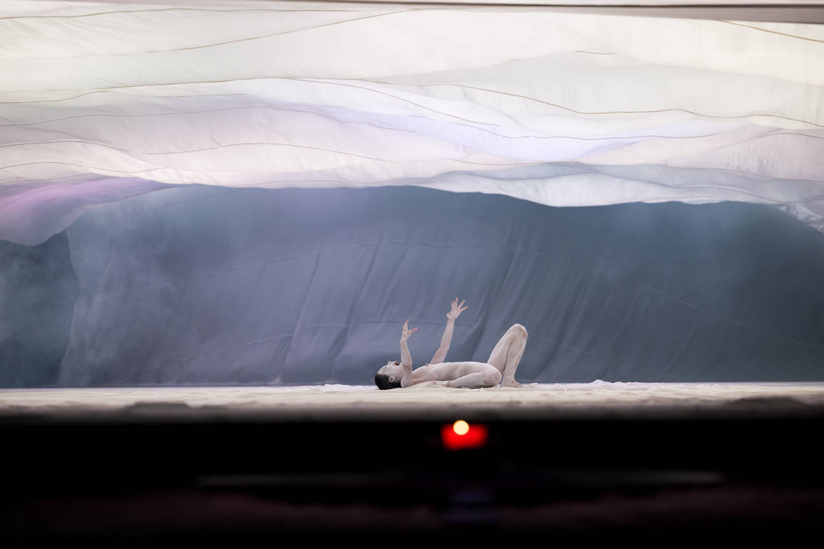 無垢舞蹈劇場《潮》 彩排記者會〈破〉舞作演出（國家兩廳院提供，攝影：張震洲）