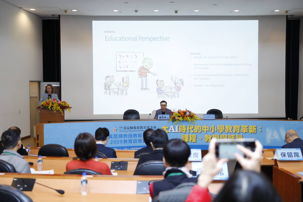 荷蘭拉德堡大學莫勒納爾教授，以「教師與人工智慧的合作：邁向協做的未來」進行主題演講 (基金會提供)