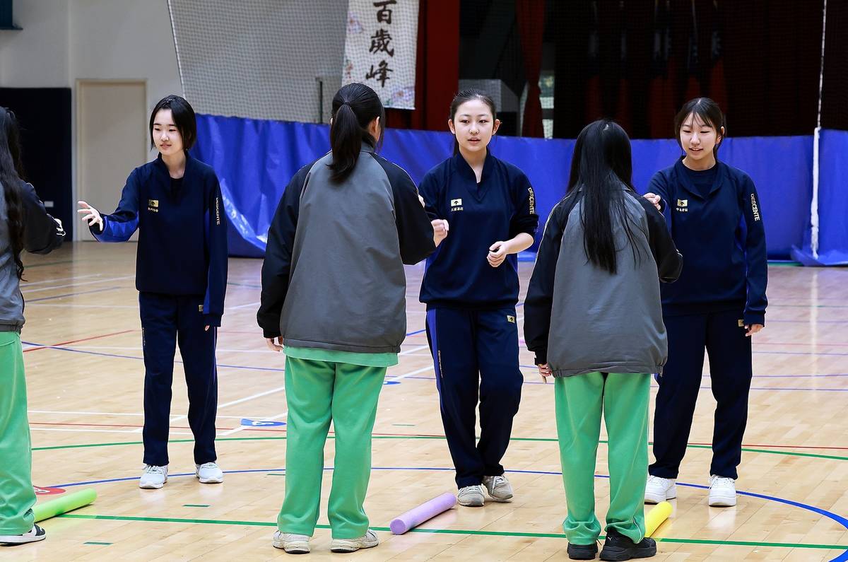 臺日學生一起上體育課