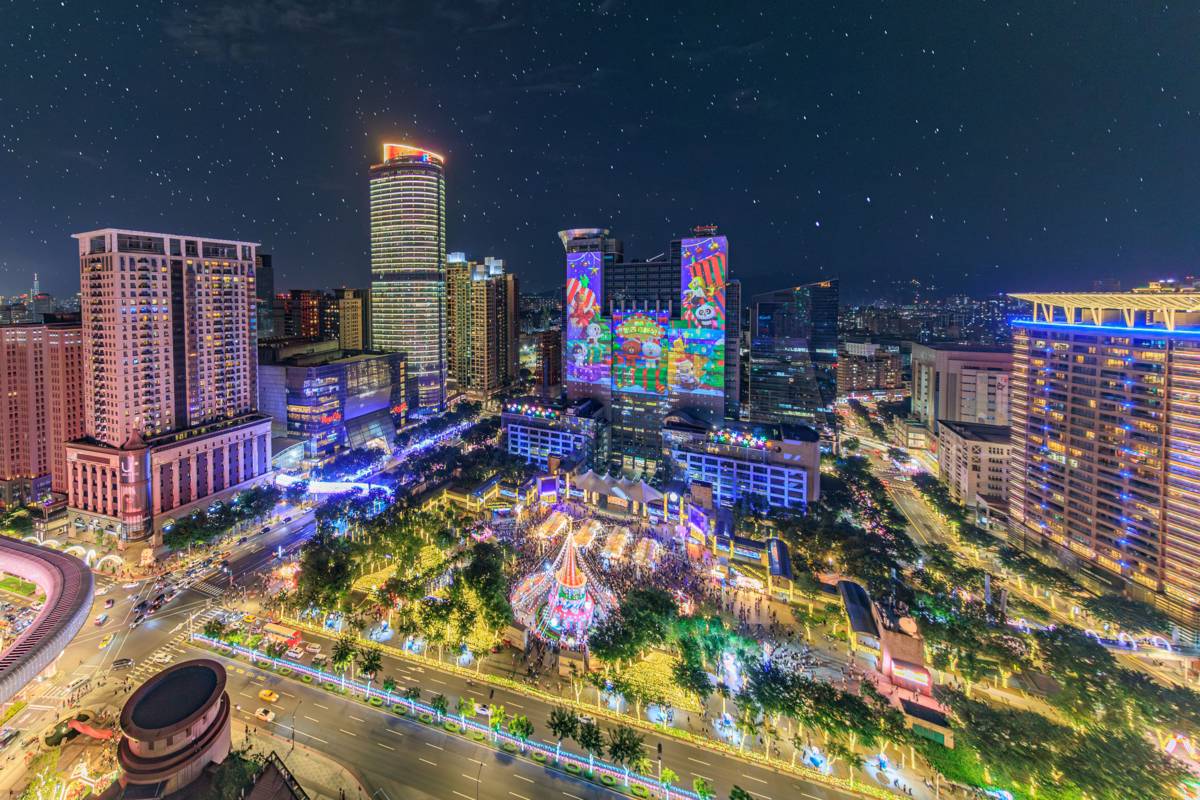 新北市政府呼籲民眾善加利用大眾運輸前往各會場，共同維護活動品質，讓每一位遊客都能平安、順利、愉快地享受耶誕城的美好時光