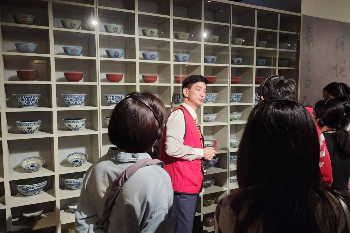 故宮導覽老師介紹典藏瓷器