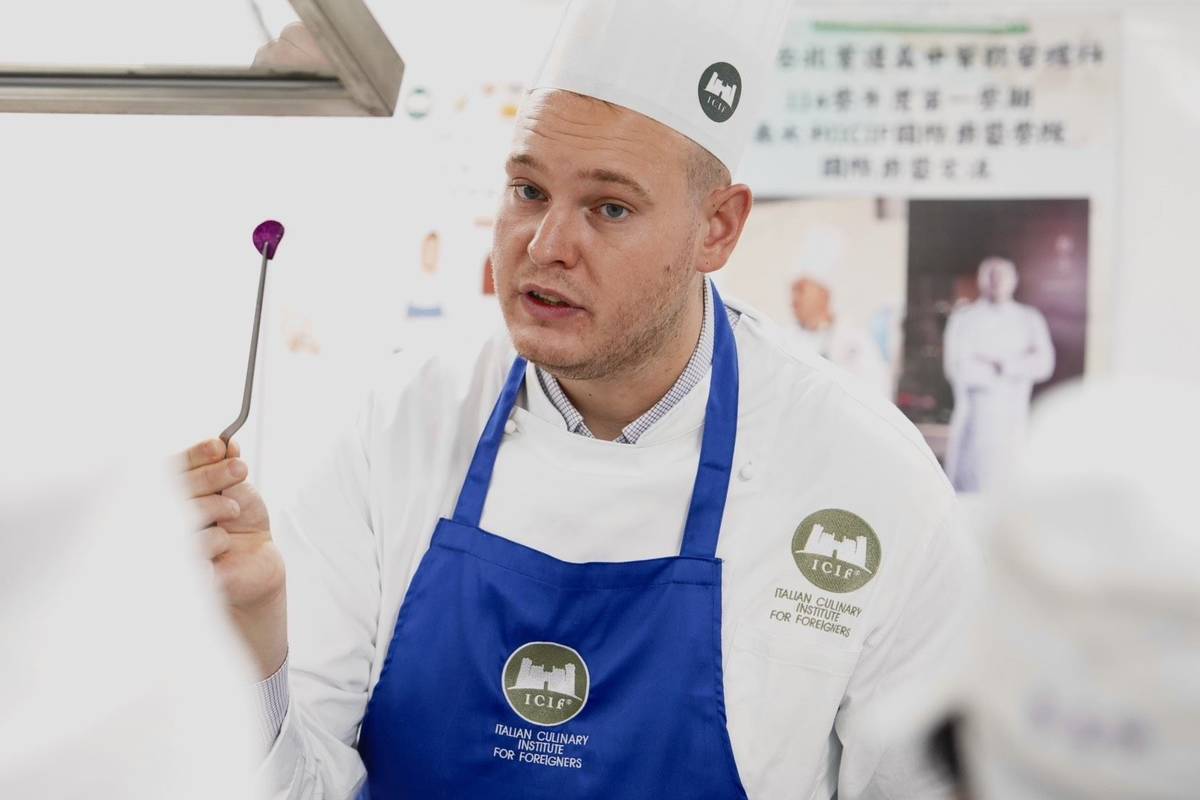 現為ICIF義大利廚藝學院客座講師的保羅・吉博多主廚，曾任職米其林星級餐廳