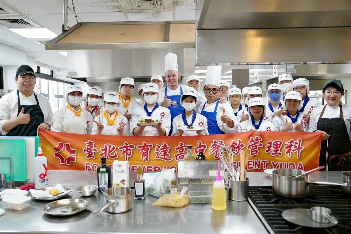 義大利名廚保羅・吉博多入校示範，深化學生國際視野