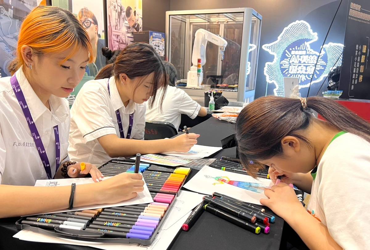 民眾體驗樟樹實中小小服裝設計師