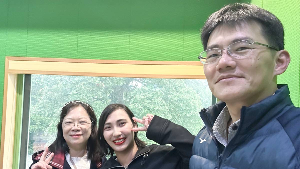 與美麗的淑惠老師和老朋友峰源合照～