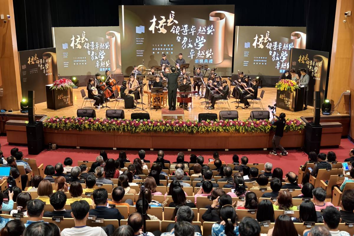 (圖四)、序曲表演-南投民族管弦樂團