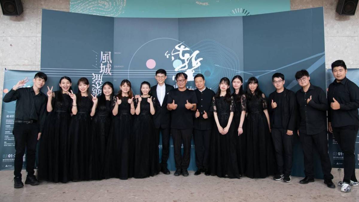 臺灣揚琴樂團合照