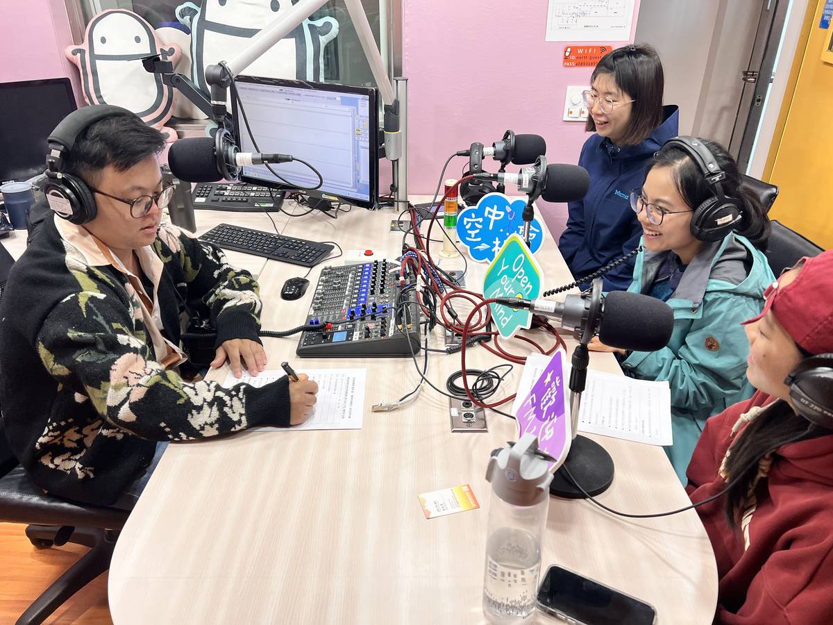 農業部林業及自然保育署臺東分署知本工作站護管員林品禎(右)與謝普忠慶(中)